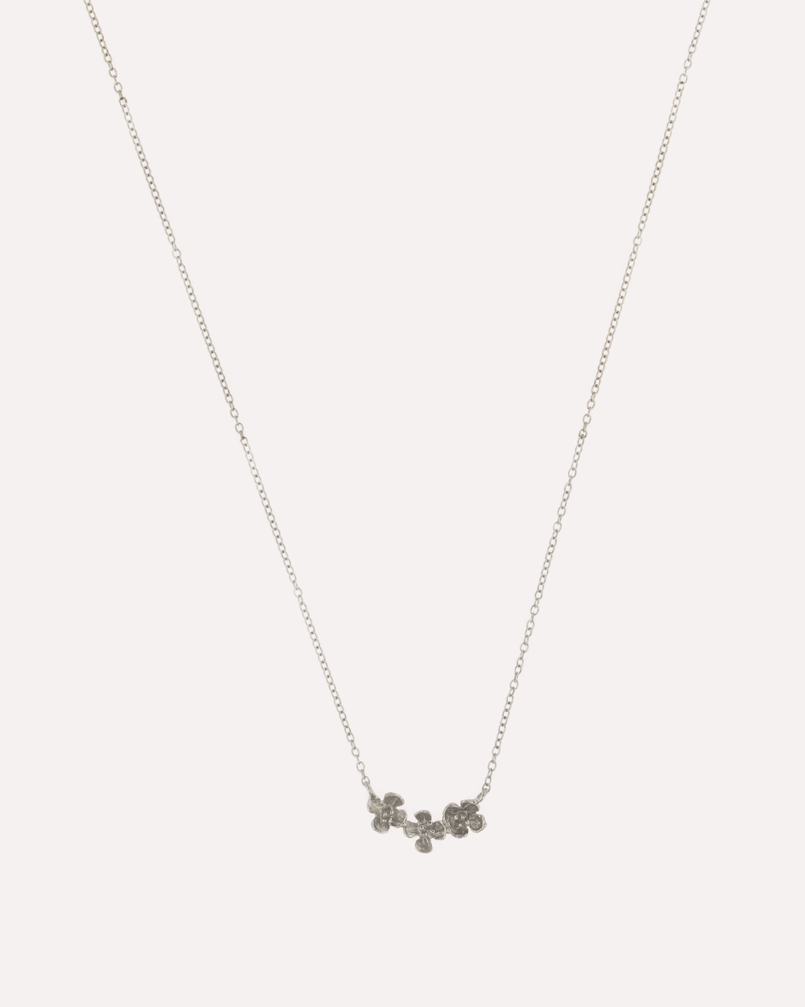 Colar em prata 925 com banho de ouro 18K ou ródio e pendente com flor