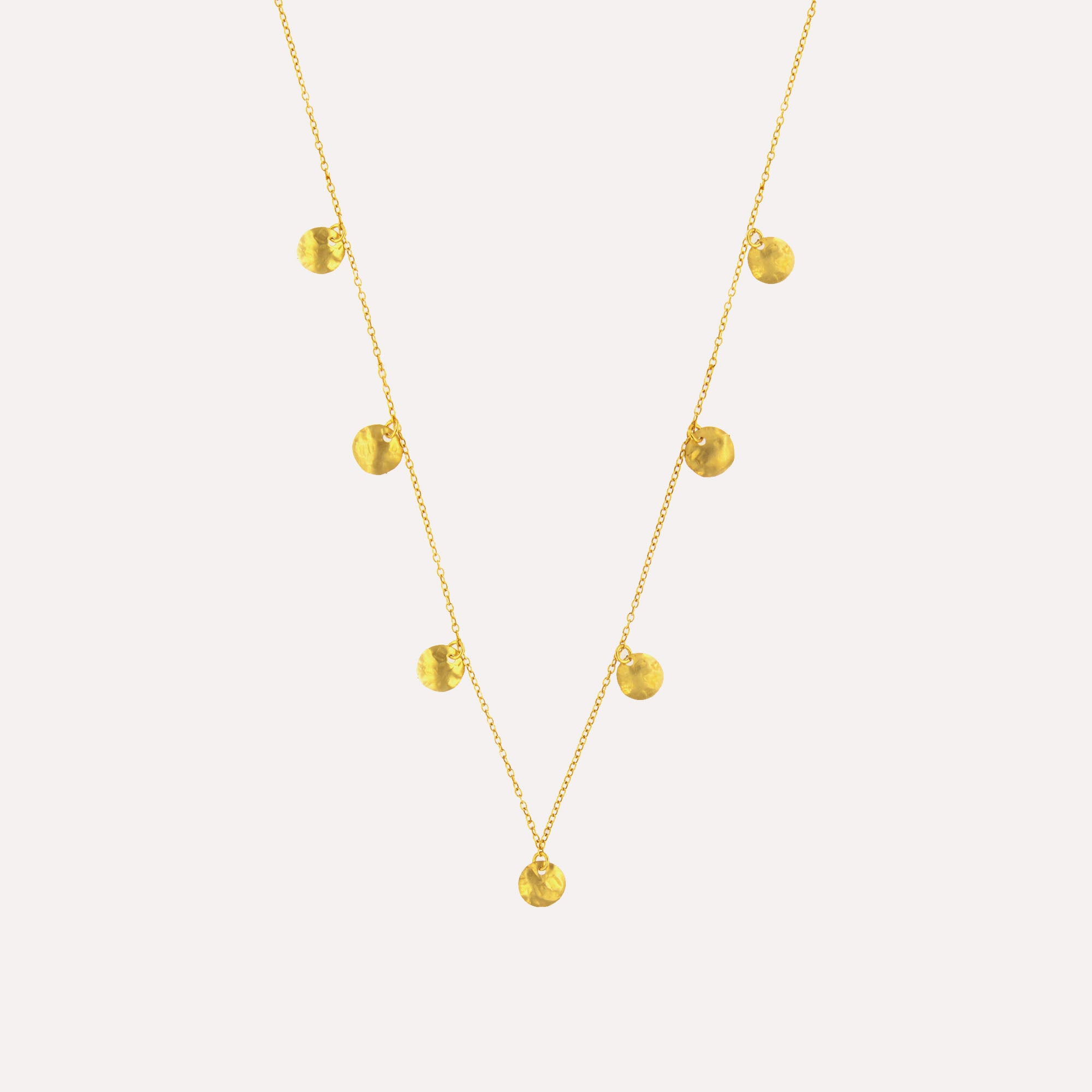 Colar em prats dourada com medalhas toscas