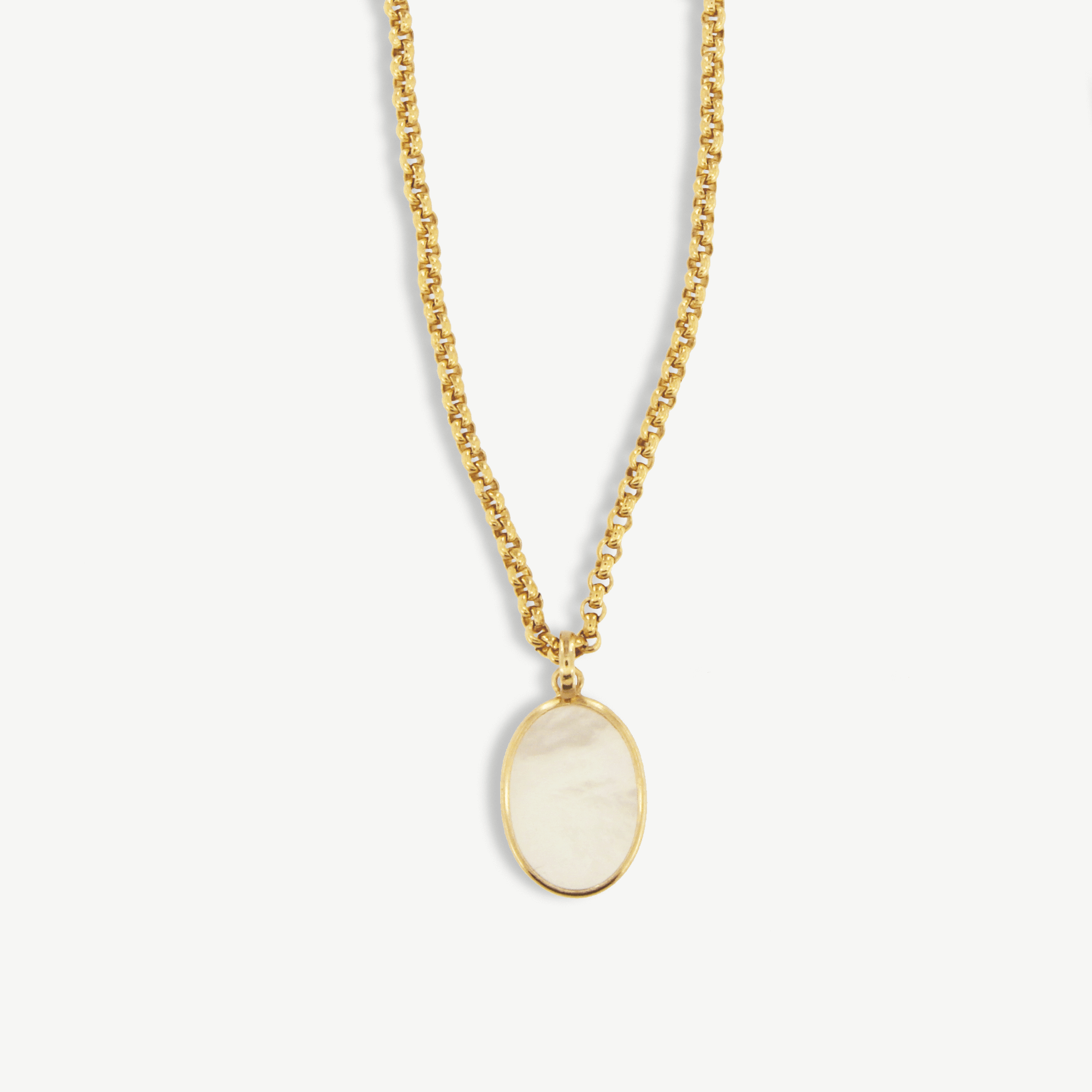 Colar com malha redonda e pendente em madrepérola