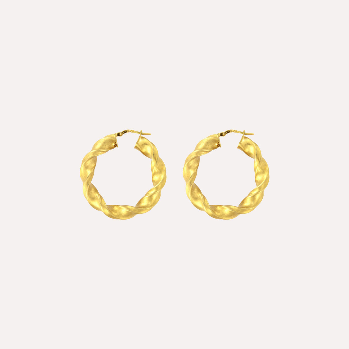 Argolas em prata 925 com banho de ouro 18K ou ródio.