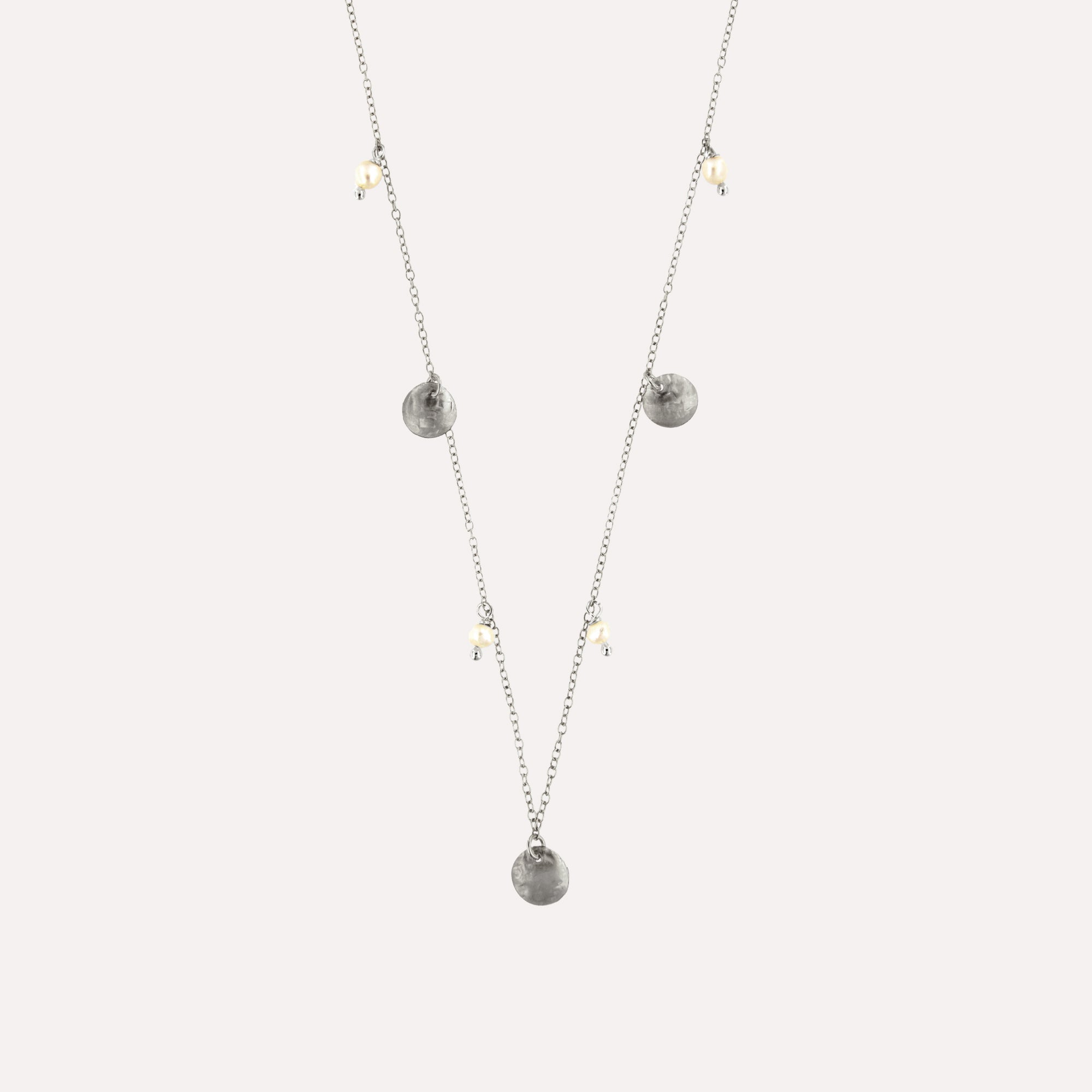 Colar em prata 925 e banho de ouro 18K ou ródio com medalhas pendentes redondas e pérolas naturais