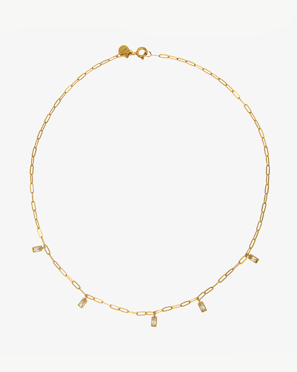 Colar dourado com pendentes em zirconia