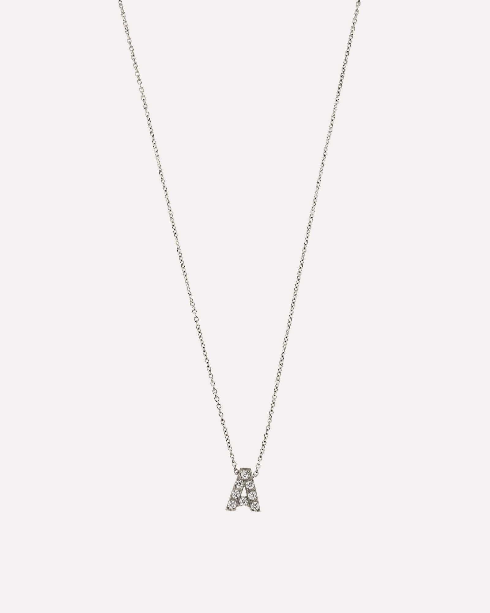 Colar letra inicial em prata