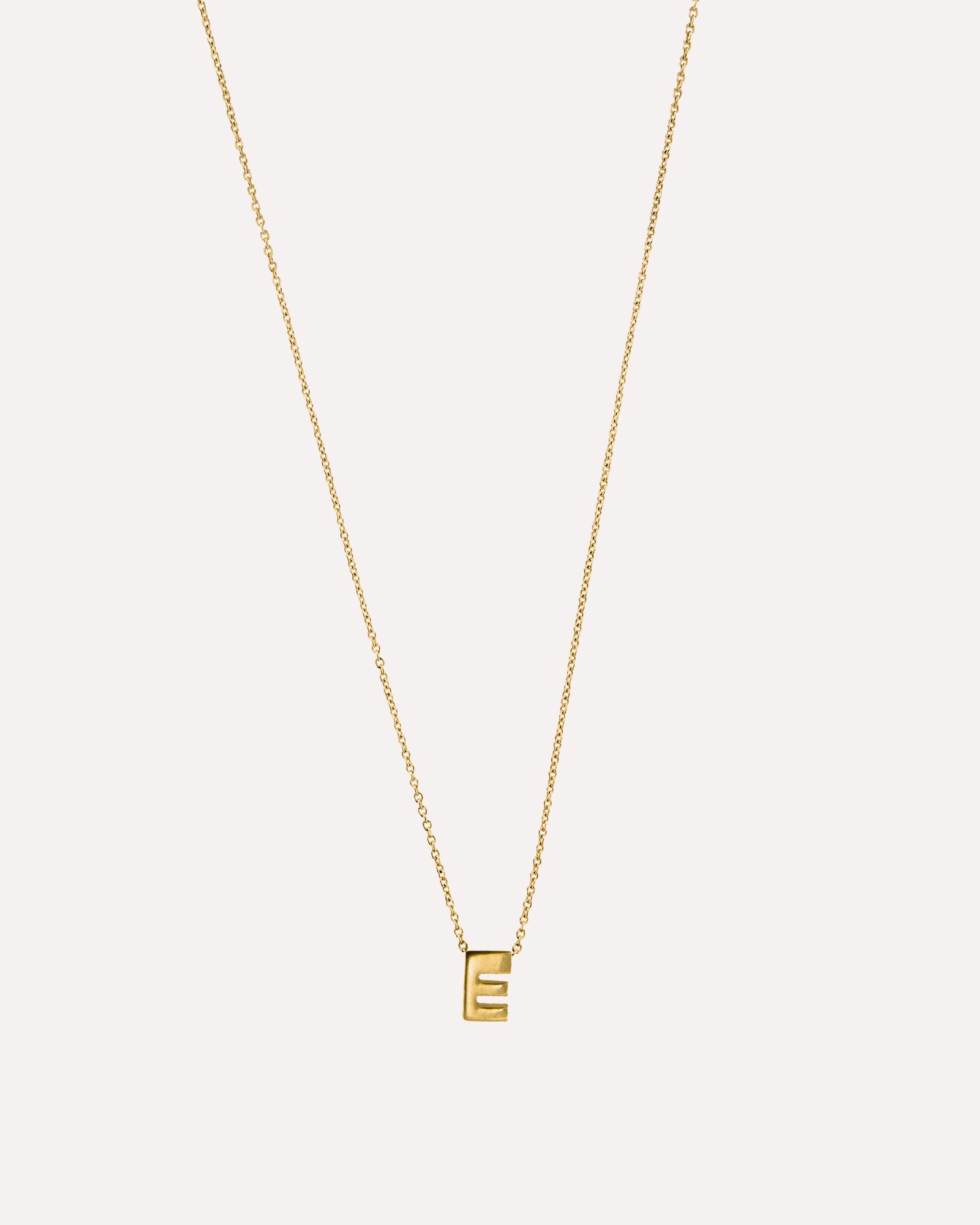 Colar letra inicial em prata