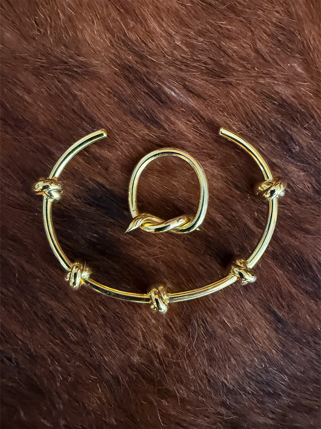 Erros comuns ao usar joias (e como evitá-los para salvar o look)