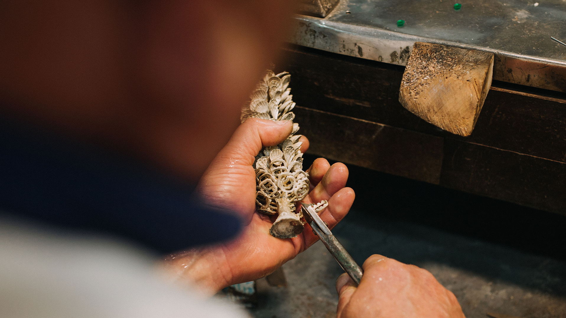 CRAFTSMANSHIP: A Produção das Joias MESH