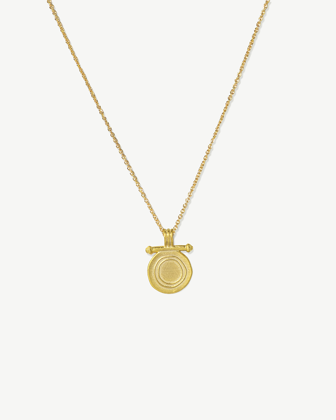 Colar com medalha em prata 925 com banho de ouro 18K.
