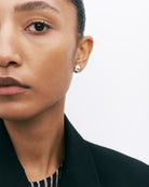 Brincos de prata 925 com zicónia cúbica em modelo.