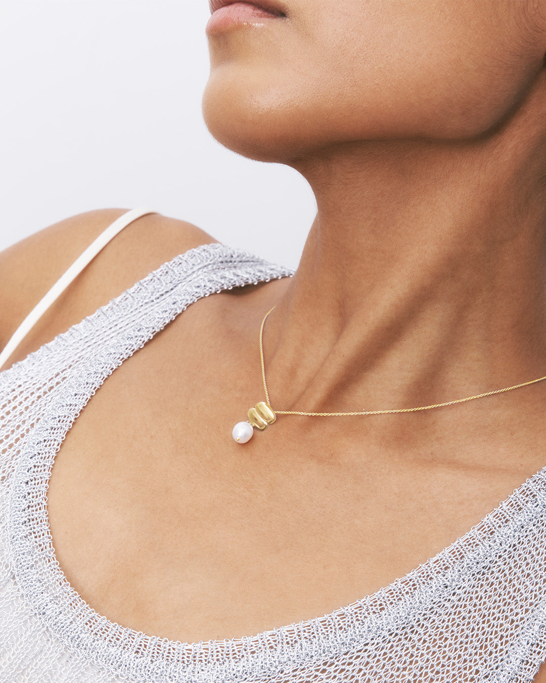 Colar de prata 925 com banho de ouro 18K e pingente de pérola em modelo