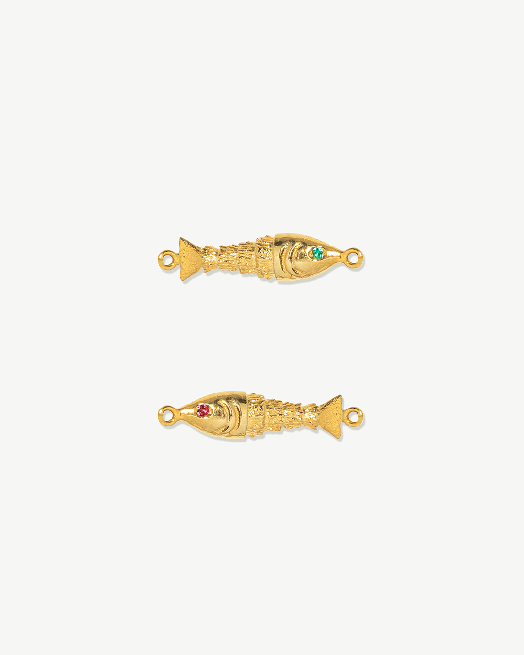 Pulseira em corda com peixe em prata 925 com banho de ouro 18K e zircónias.