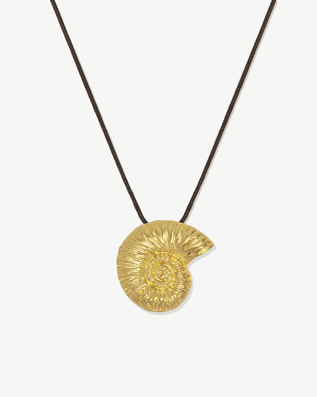 Colar com concha em prata 925 com banho de ouro 18K