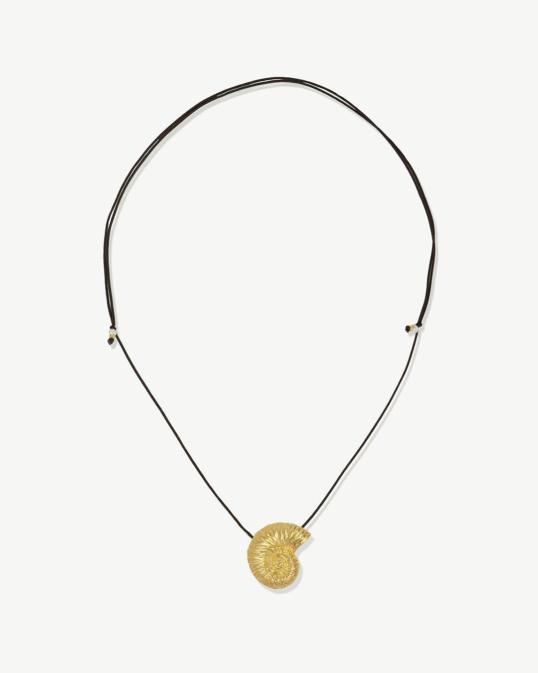 Colar com concha em prata 925 com banho de ouro 18K