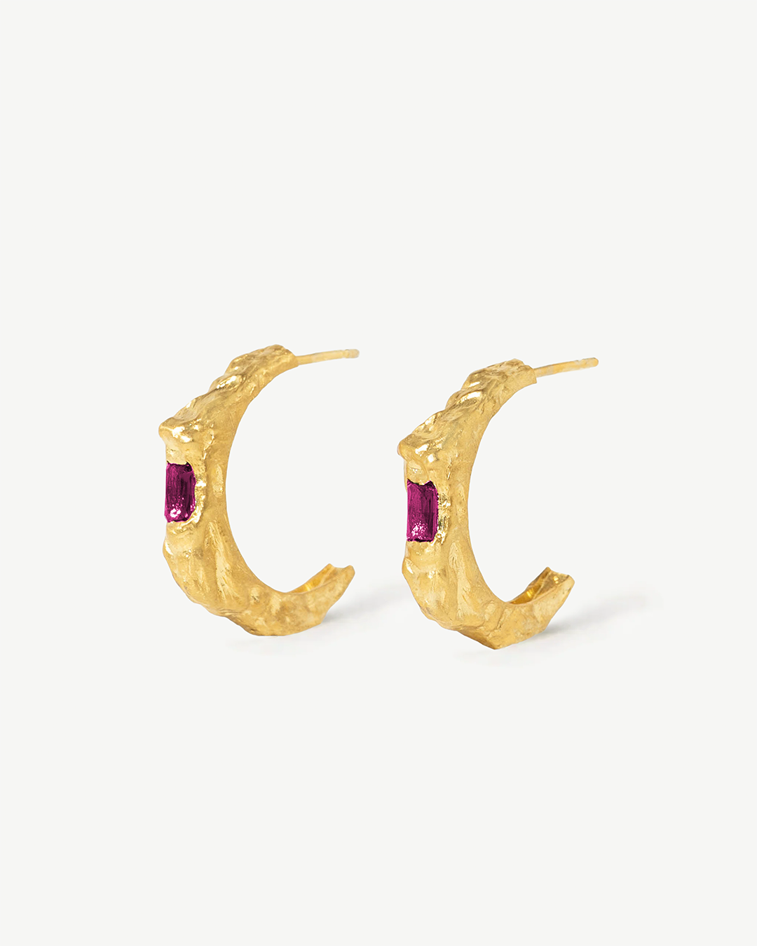 Argolas statement em prata 925 com banho de ouro 18K e zircónia cúbica rosa.