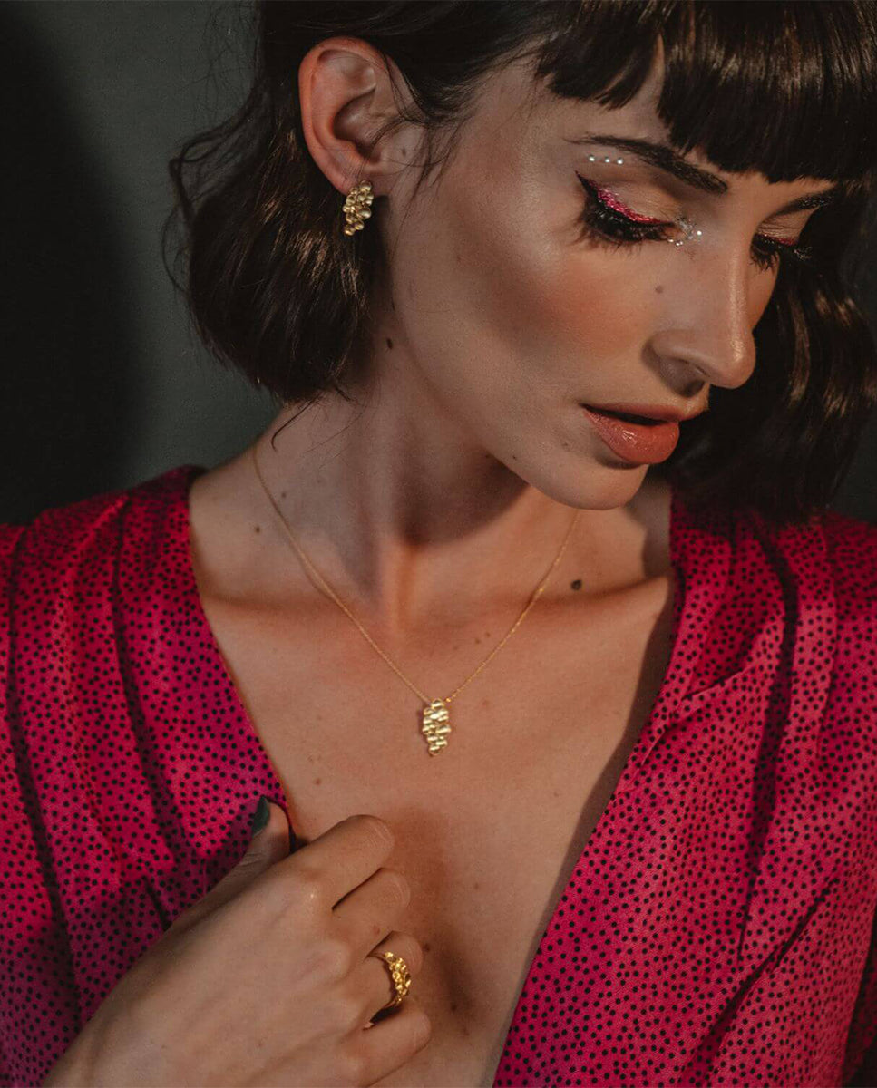 Colar com pendente dourado