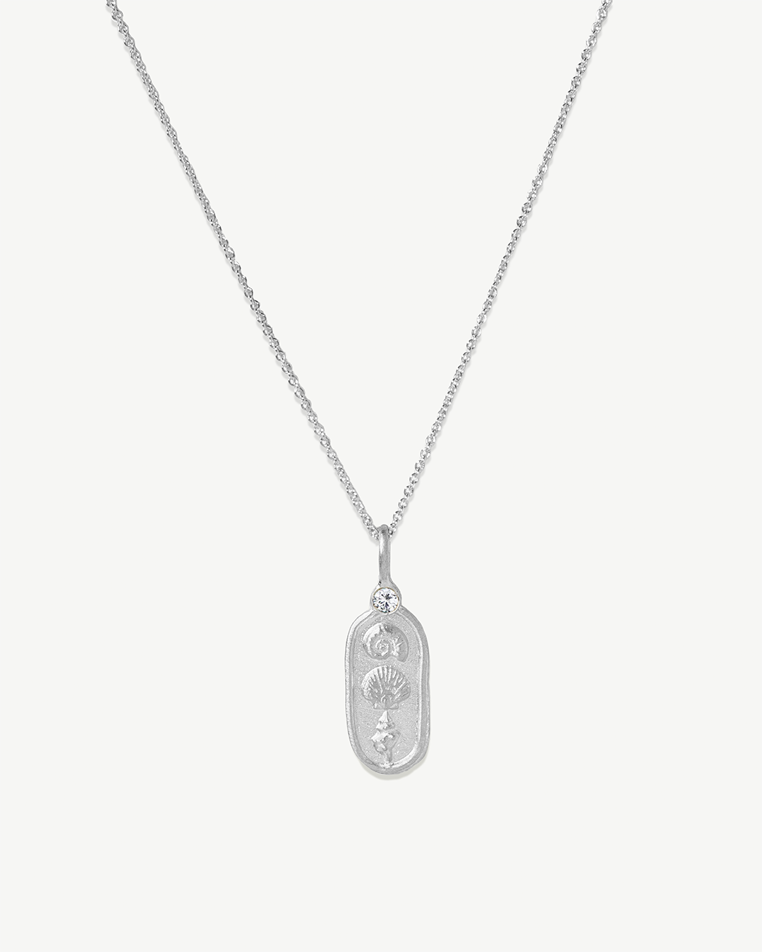 Colar com pingente em prata 925 com banho de ródio e zircónia cúbica.