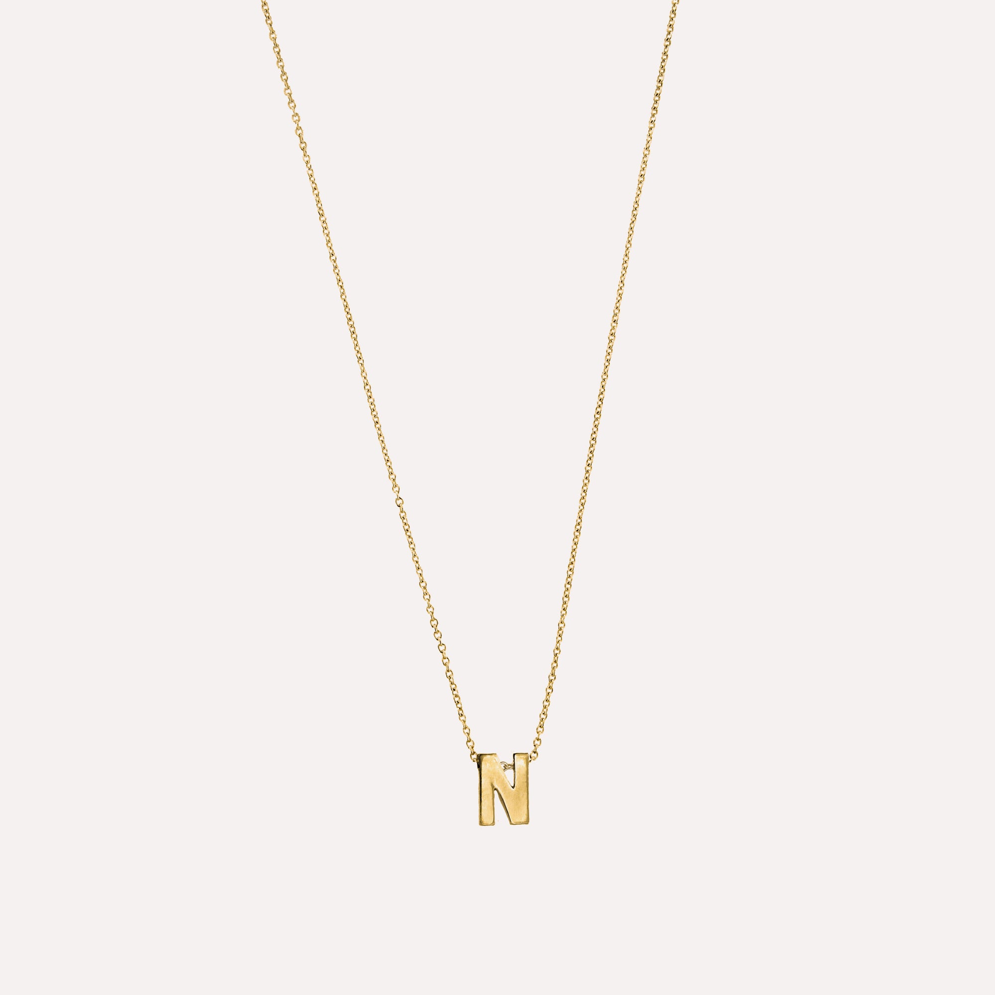 Colar letra inicial em prata