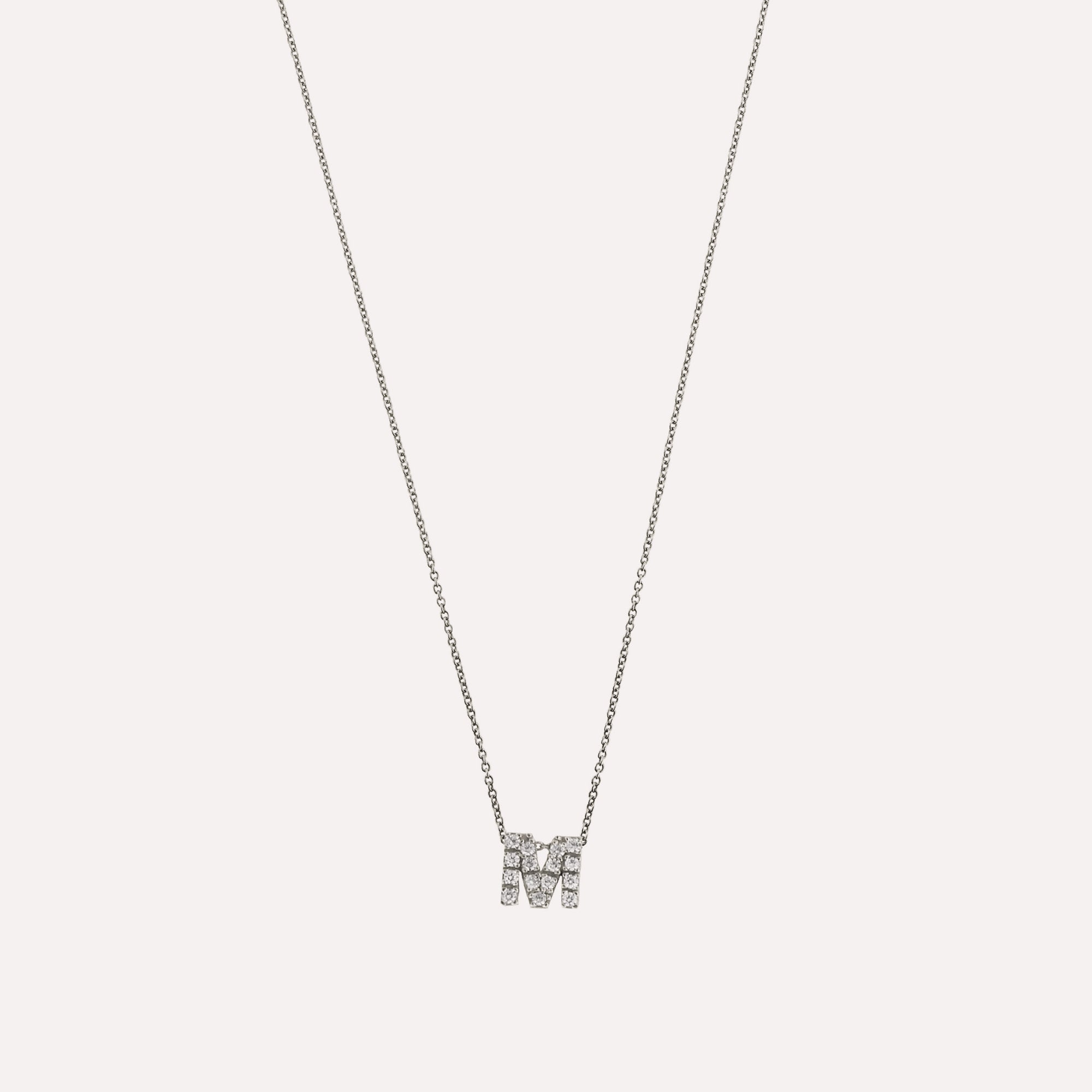 Colar letra inicial em prata