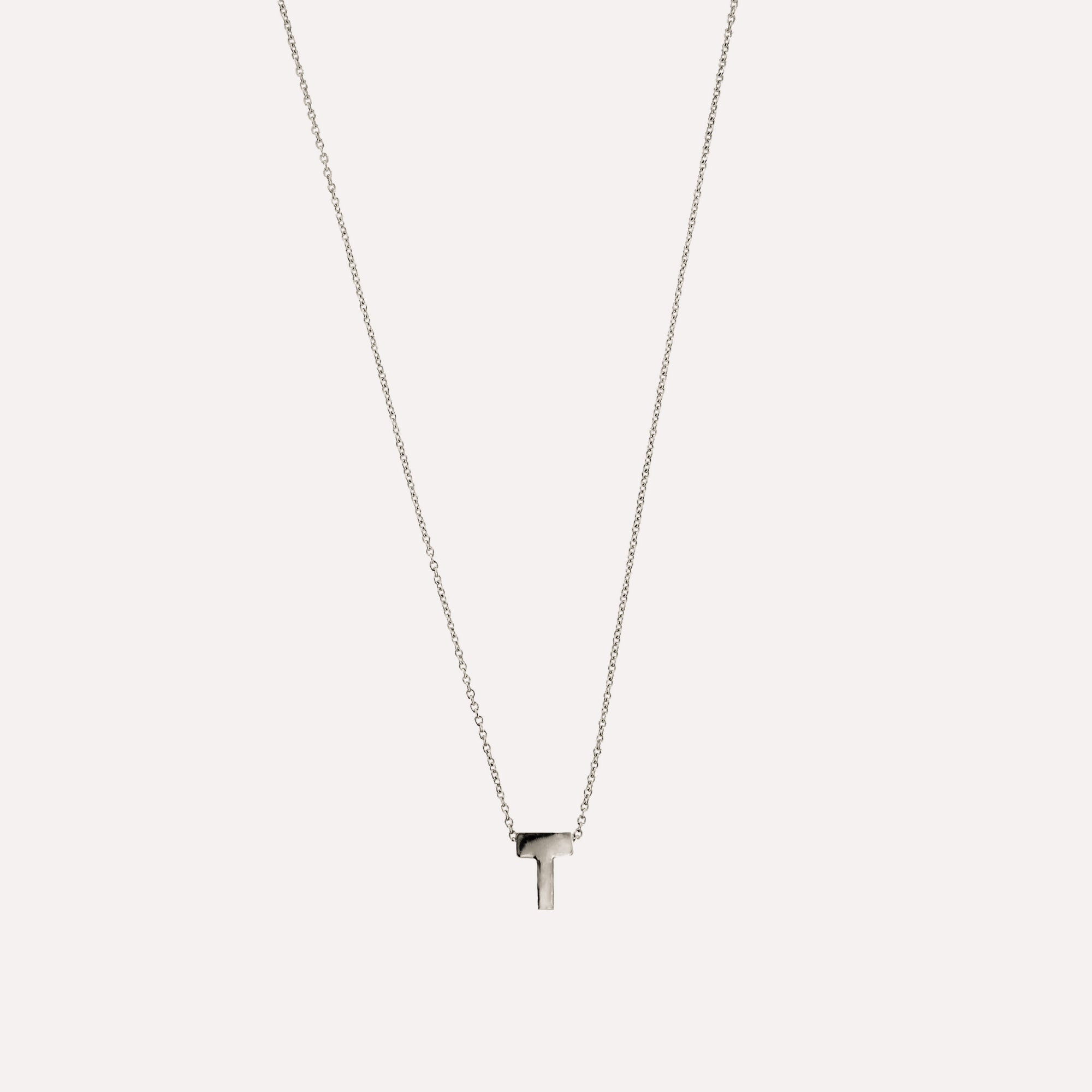 Colar letra inicial em prata