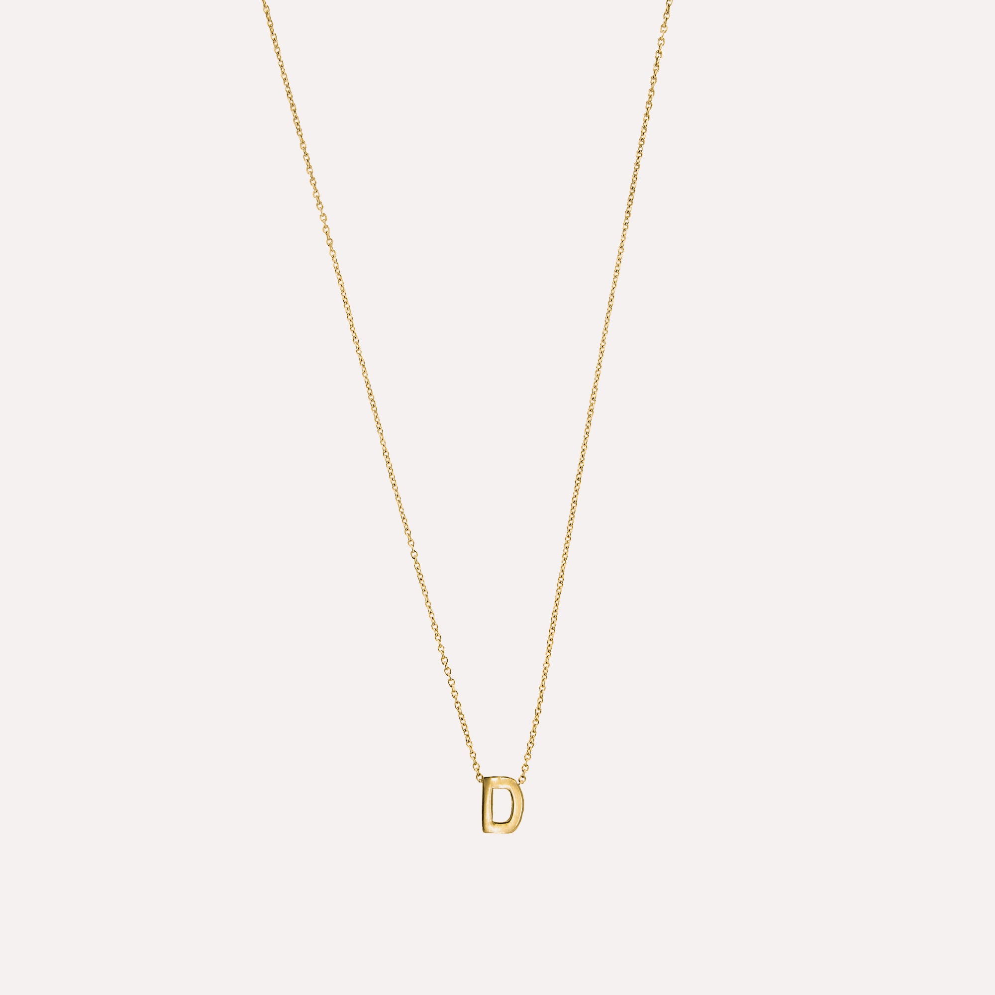 Colar letra inicial em prata