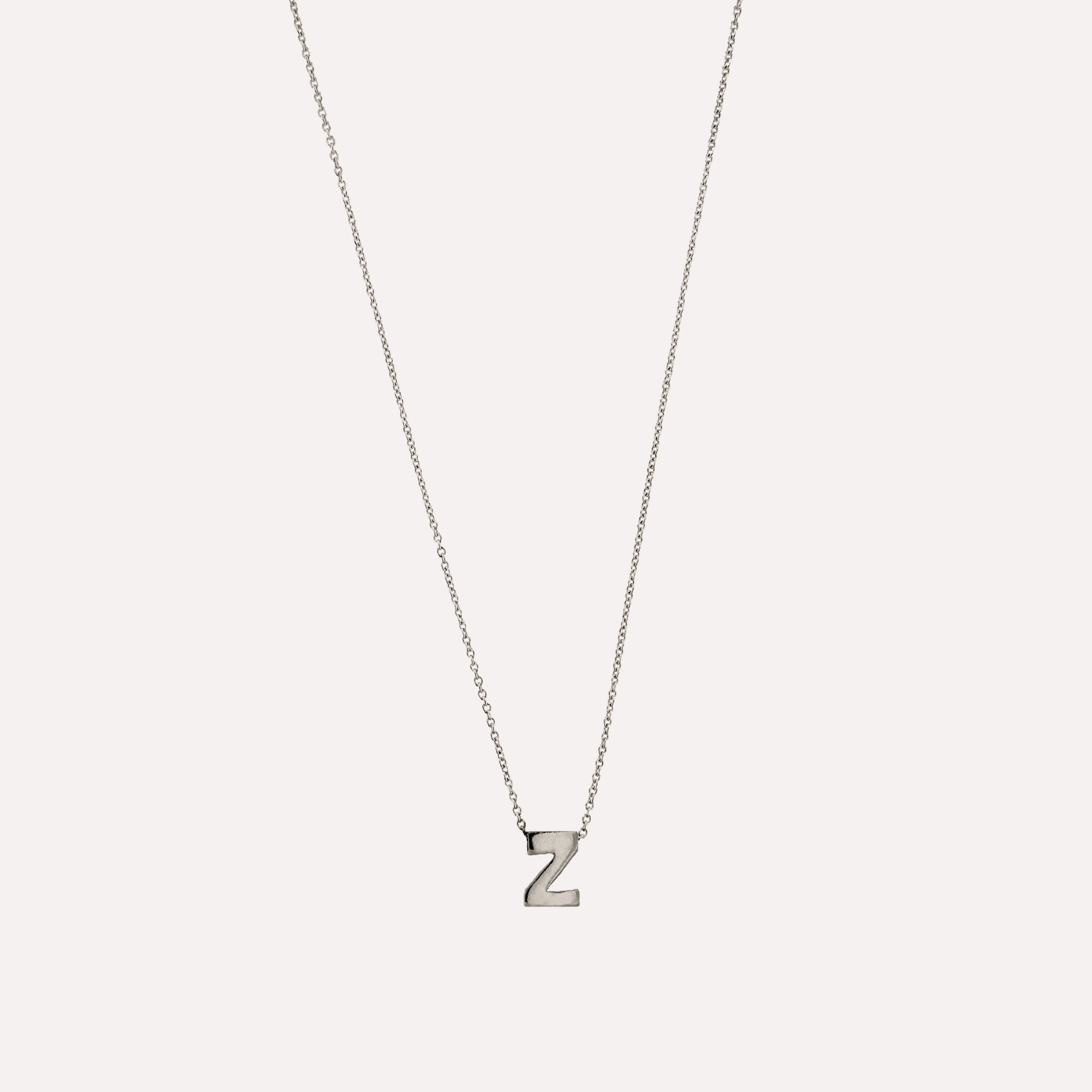 Colar letra inicial em prata