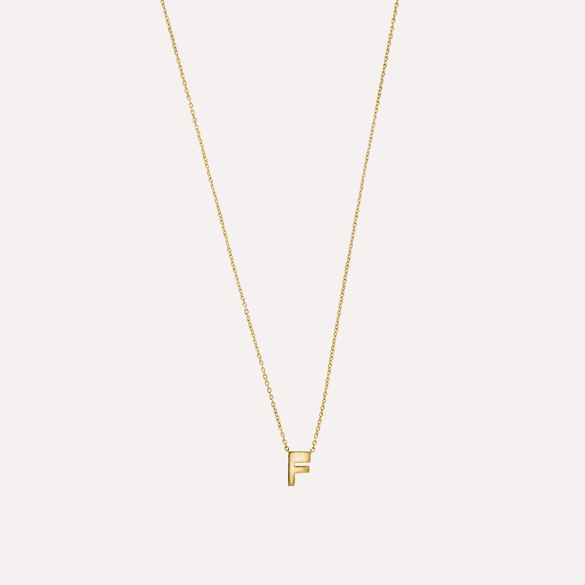 Colar letra inicial em prata