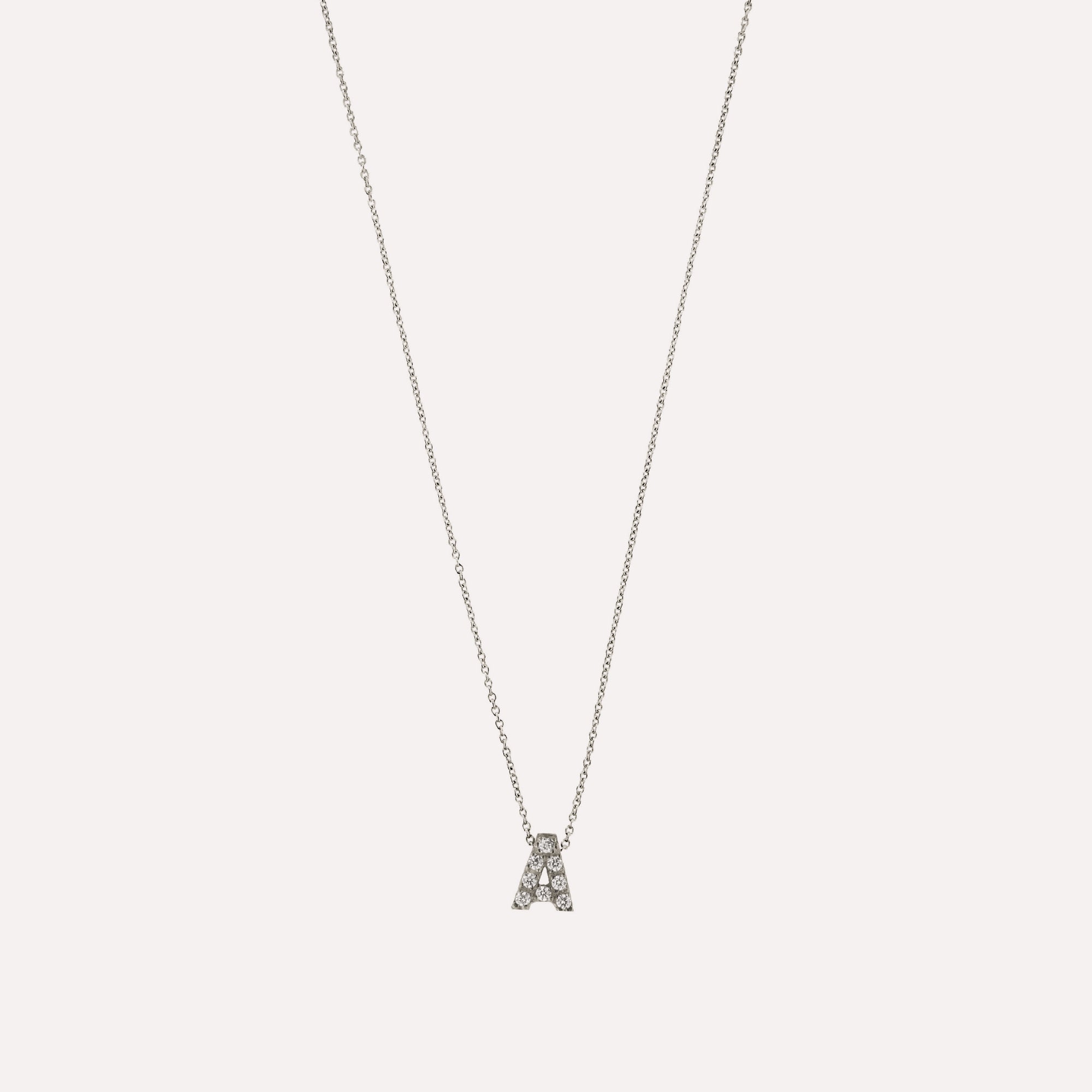 Colar letra inicial em prata