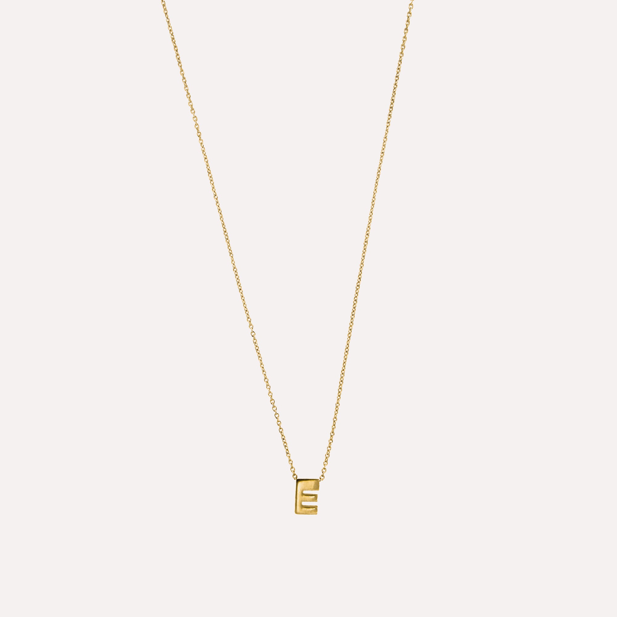 Colar letra inicial em prata