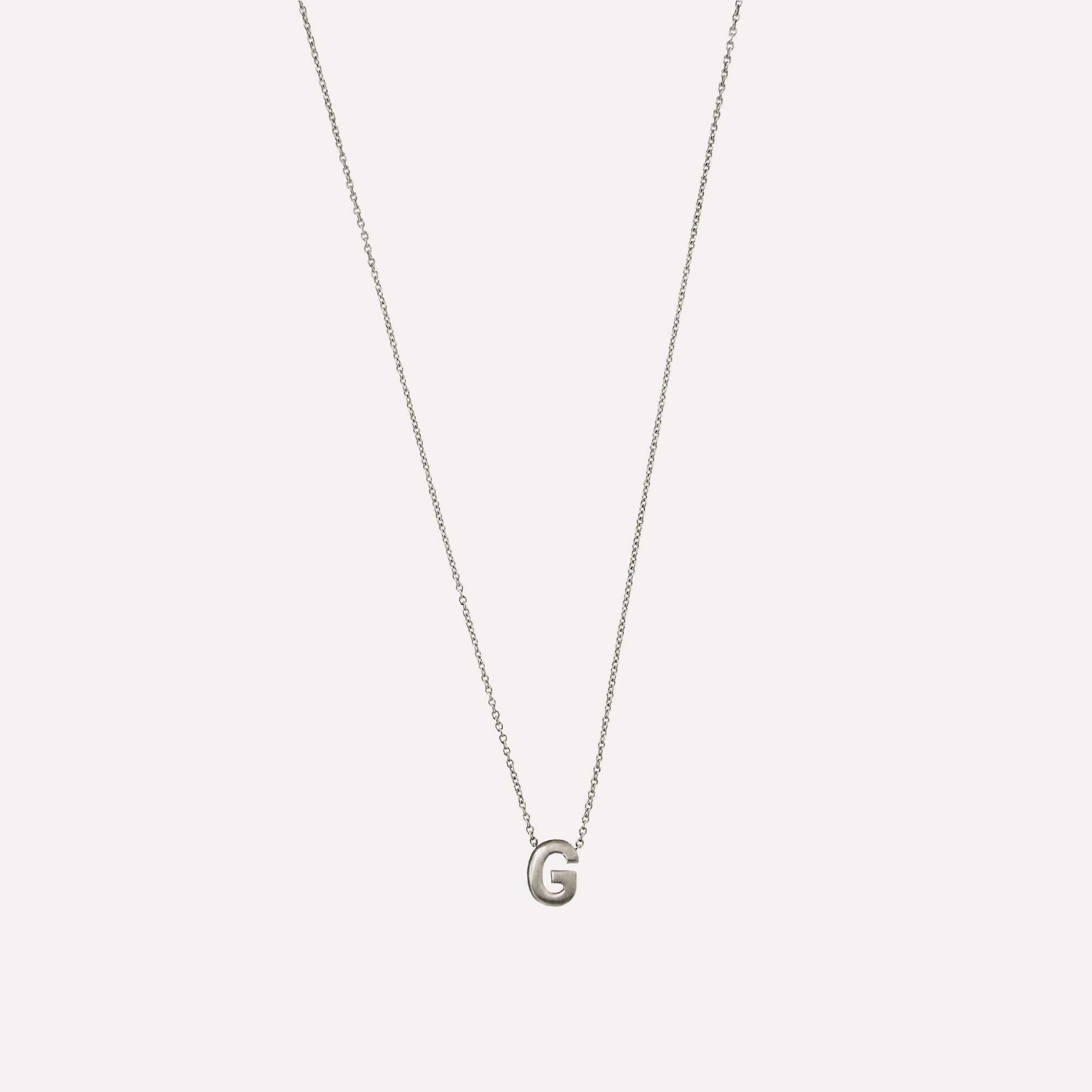 Colar letra inicial em prata
